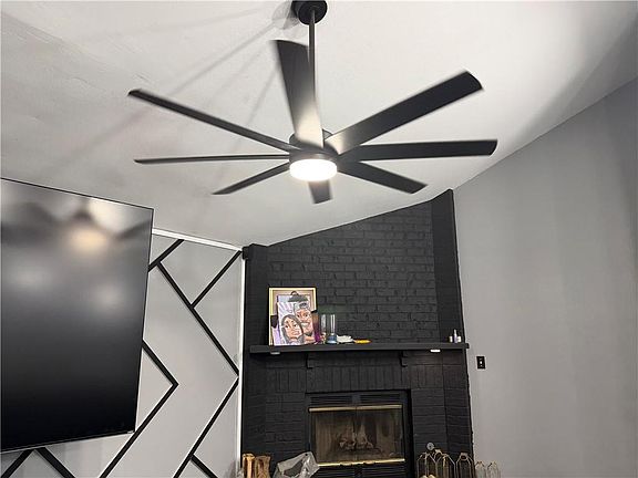 4th image of 2001 Webster St