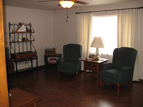 5th image of 409 E Park St