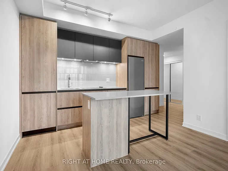 7950 Bathurst St #1424 — Photo 7
