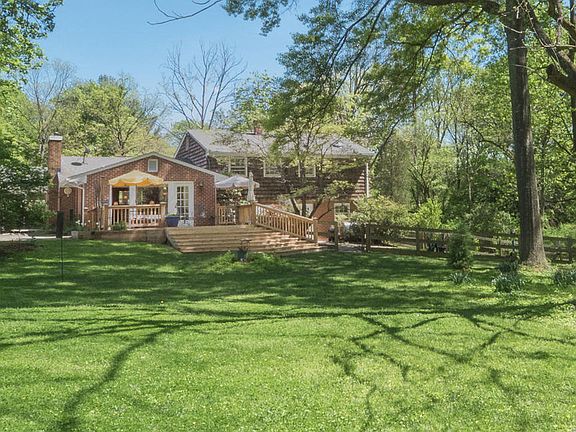 5th image of 455 Crestland Dr