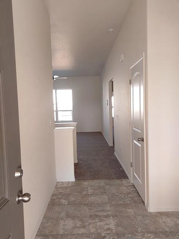 3 bed, 2500 sqft, $2,750 — Photo 3