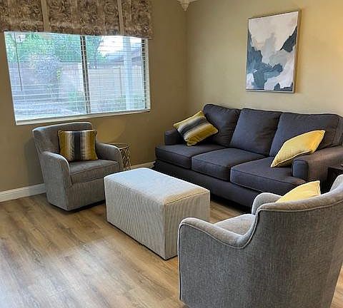 4th image of 1801 E Carla Vista Dr