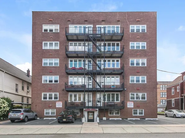 70 W 32nd St APT 2E, Bayonne, NJ 07002