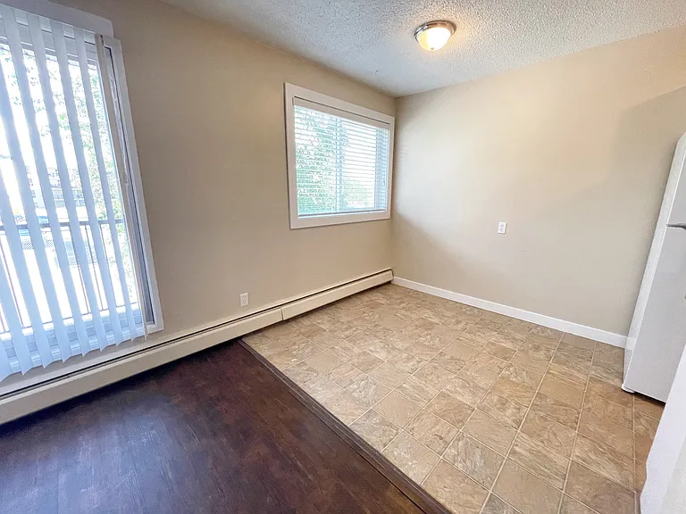 10120 Manning Ave — Photo 13