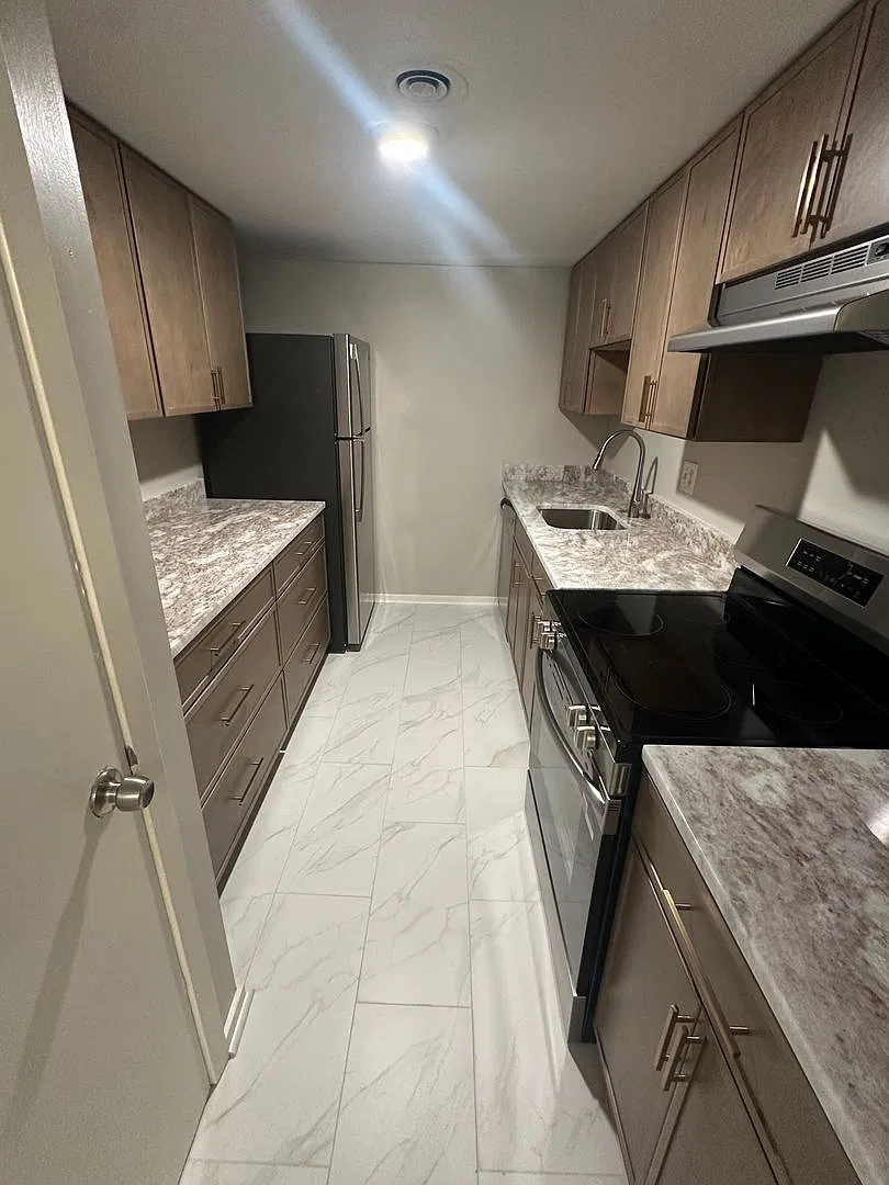 Beautifully Renovated 1-Bedroom Condo in Fountain Square — Photo 4