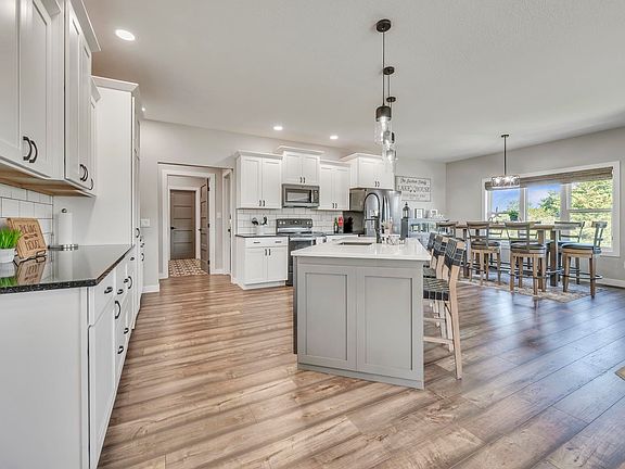 4th image of 21 Hill Dr