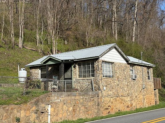 5th image of 153 N River Rd