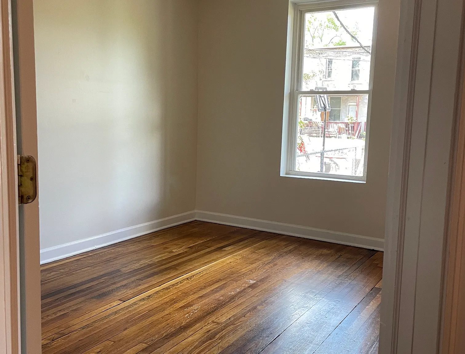 3 bed, 1200 sqft, $2,400 — Photo 4