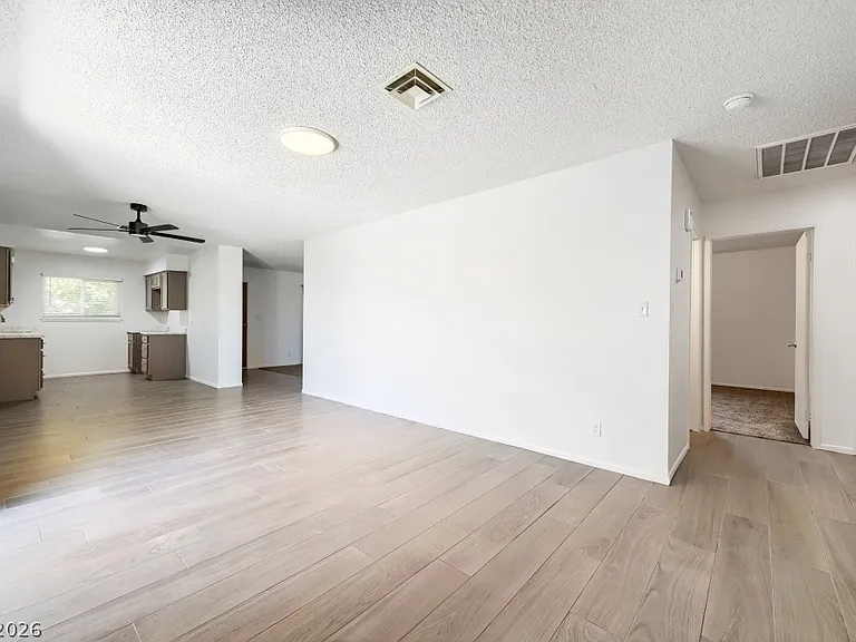 823 Center St — Photo 10