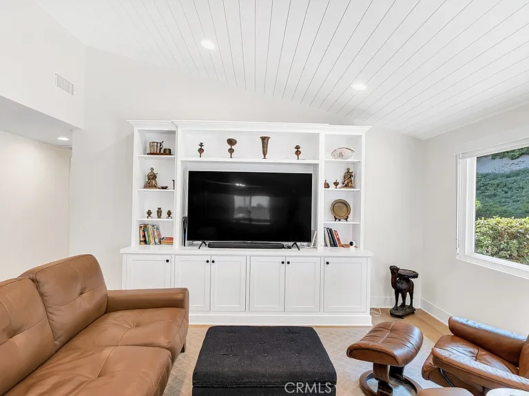20509 Rhoda St — Photo 2