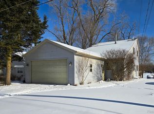 1805 Viola Dr, Ortonville, MI 48462