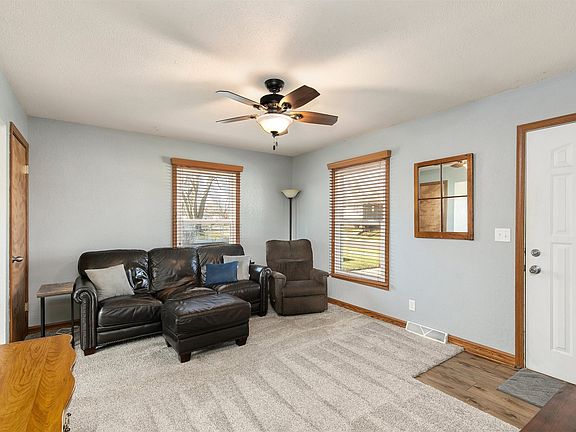 3rd image of 601 12th Ave NW