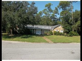 1401 Woodhaven St, Pascagoula, MS 39581