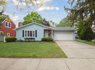 232 Mont Eagle St, Milford, MI