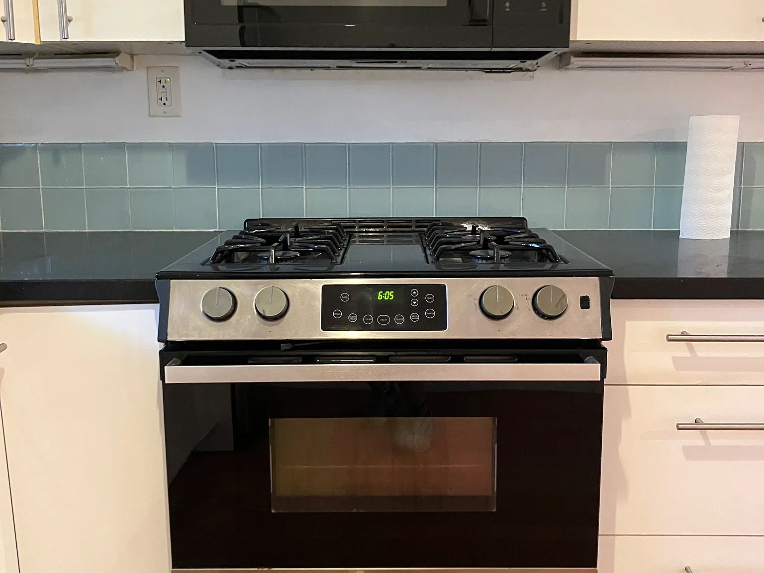 2 bed, 900 sqft, $3,910 — Photo 4