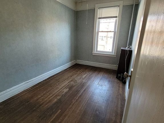 5th image of 5025 42nd St