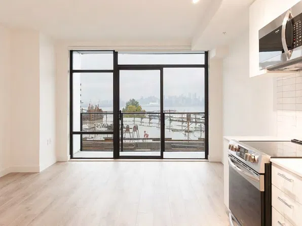 311 W 1st St #305, North Vancouver, BC V7M 1B5