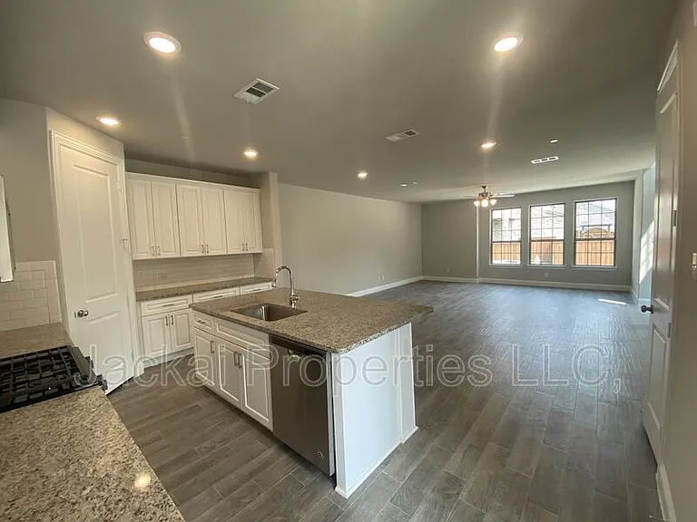 801 Ponds Edge Ln — Photo 9