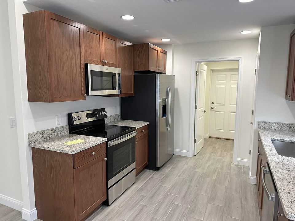 2nd image of 402 2nd St