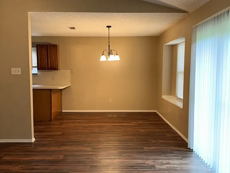 322 Juniper Dr — Photo 3