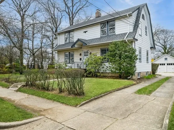 59 Remsen Street, Lynbrook, NY 11563