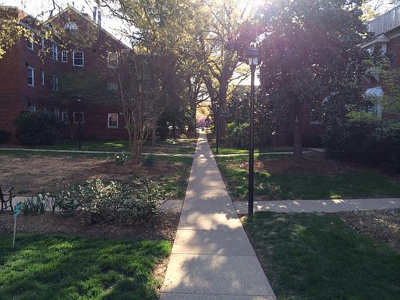 Landscaping and quiet neighborhood. Walk to two different metros. Easily. bike into Georgetown / DC / Custis Trail.