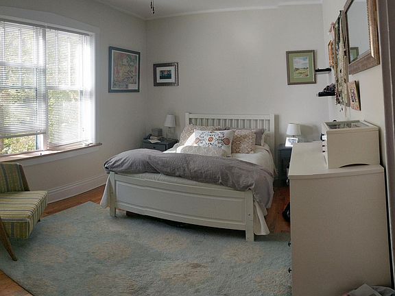 3rd image of 824 W Wrightwood Ave APT 1