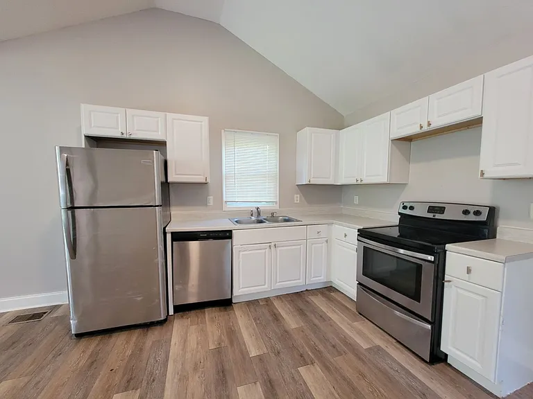 1137 White Oak Ave SW — Photo 16
