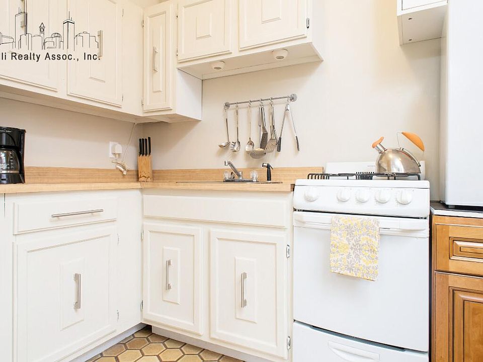 2nd image of 435A Hanover St #2CA