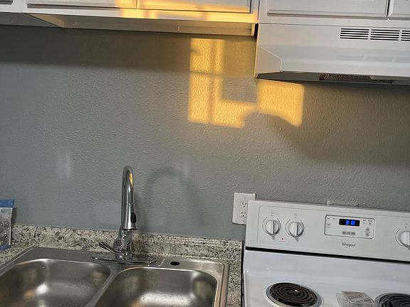 4th image of 305 E 35th St #307