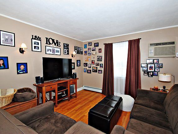 3rd image of 1602 Broadway