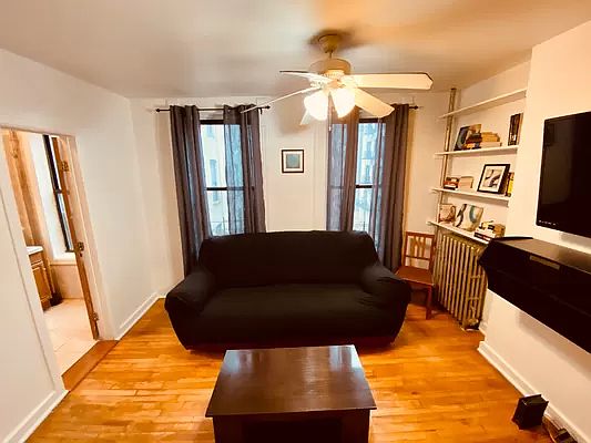 4th image of 369 Manhattan Ave #2