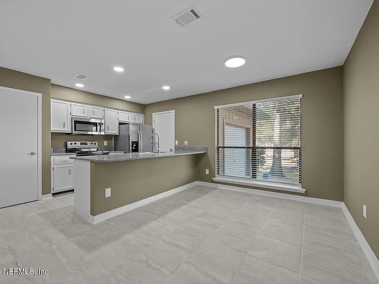 7528 Jasper Ave — Photo 6
