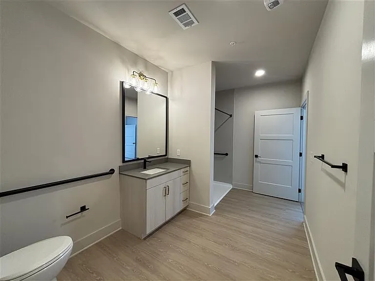 District on the Etowah Apartments — Photo 1525