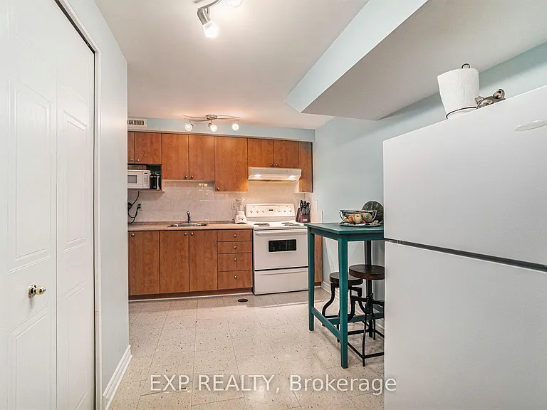 640 Morin St #B — Photo 7