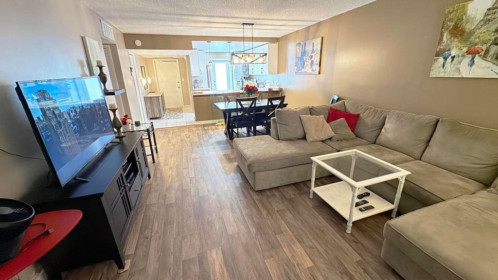 3091 N Course Dr APT 709, photo 3