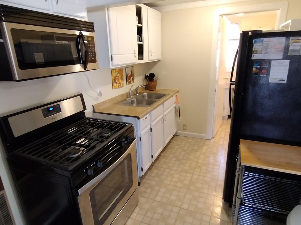 Unit C, Kitchen