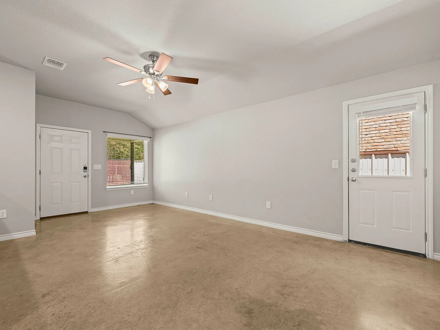 Private 3 Bedroom/2bath Haven — Photo 3