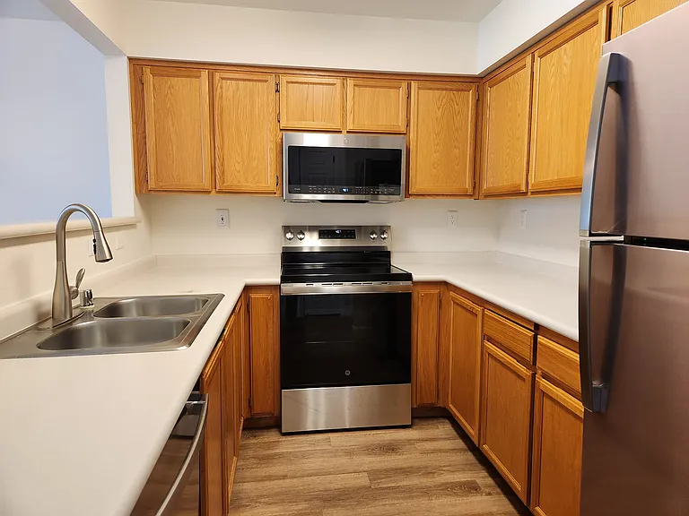 539 Torrey Pine Ln — Photo 13