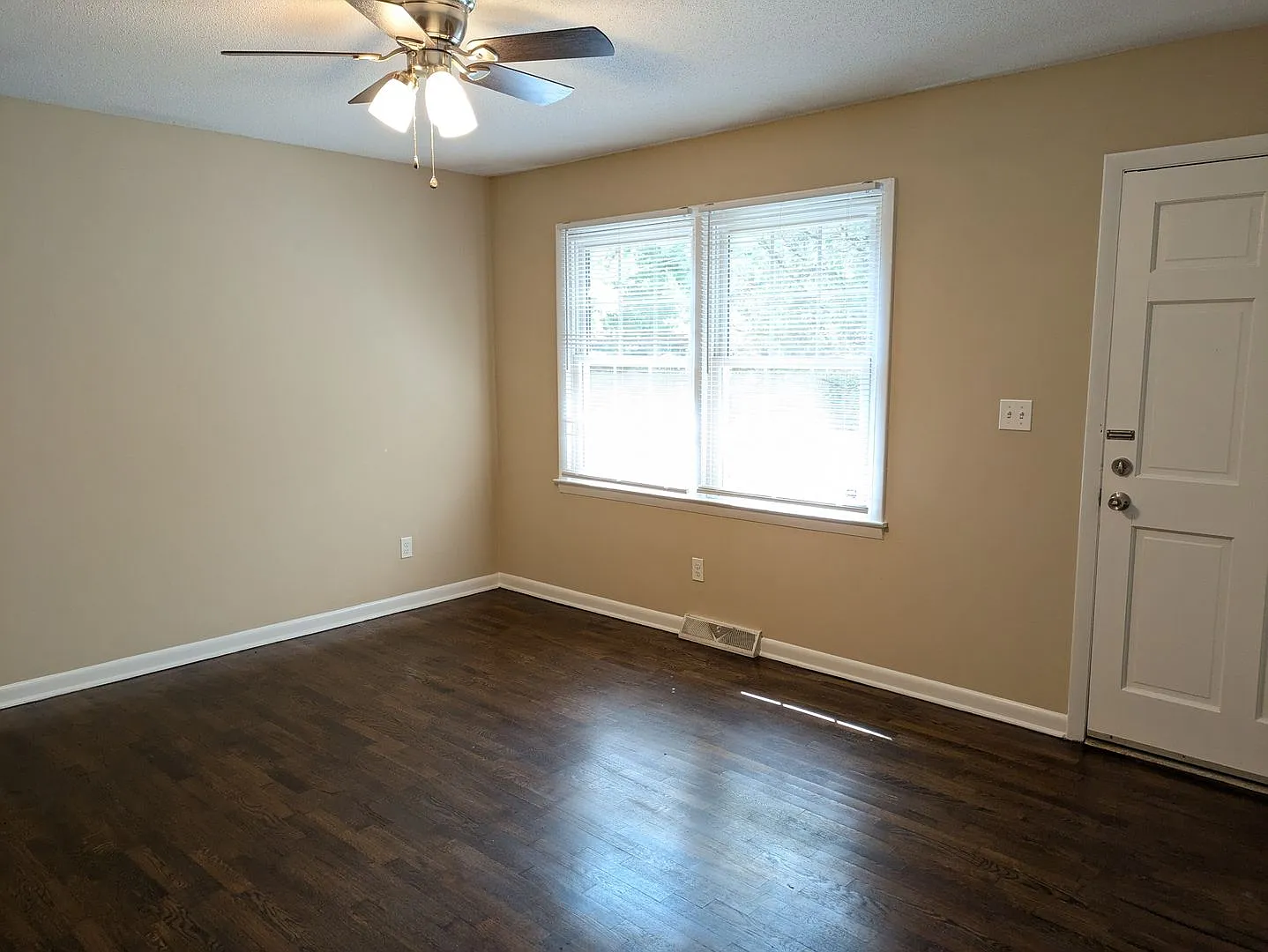Cute All Brick Ranch Close to Mooresville Schools! — Photo 3