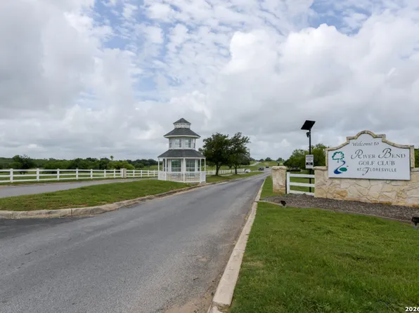 242 Legendary Trail Loop, Floresville, TX 78114