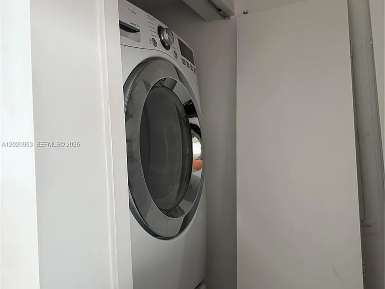185 SW 7th St #3209 — Photo 54