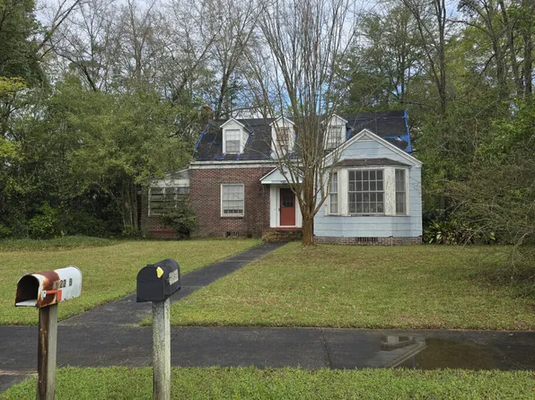 4322 Deering St, Marianna, FL 32446