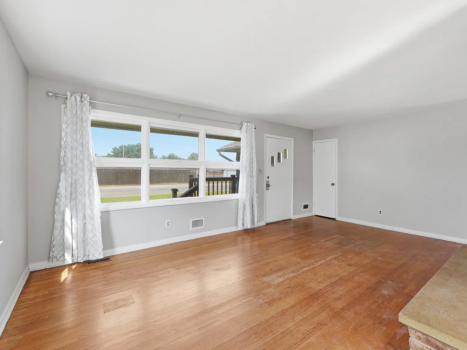 3 bed, 1301 sqft, $1,500 — Photo 3