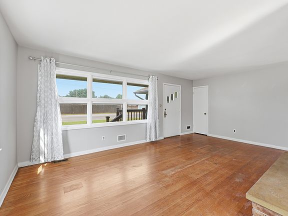3rd image of 1378 Zettler Rd