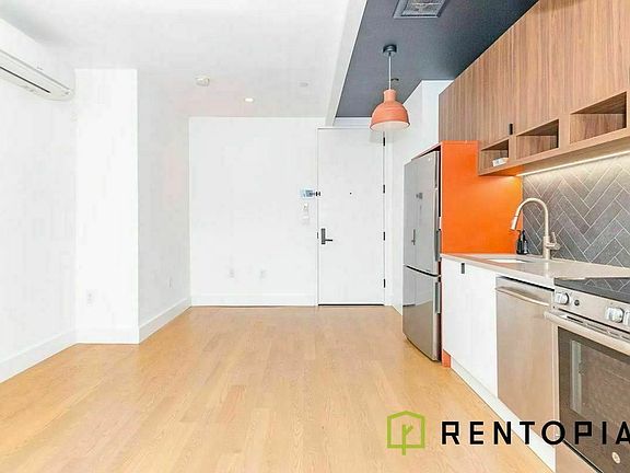 3rd image of 824 Lexington Ave #501