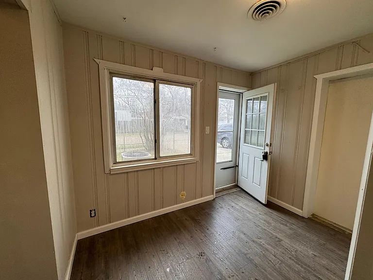 1334 E Maxlow Ave — Photo 18