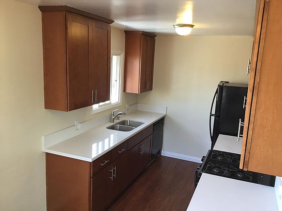 New Shaker Cabinets with Quartz countertops 