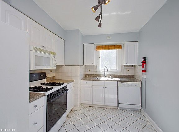 4th image of 1945 W Albion Ave #1S