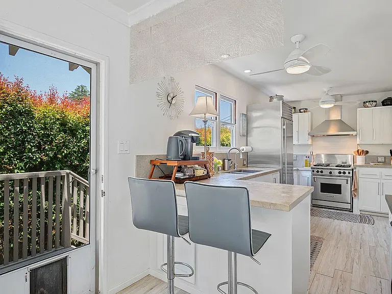 1212 W Micheltorena St — Photo 15